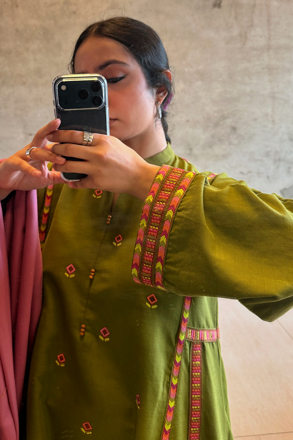 Embroidered Damask Paneled Set