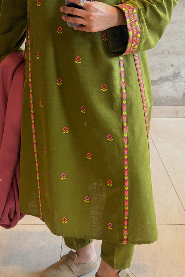 Embroidered Damask Paneled Set