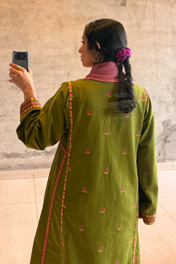 Embroidered Damask Paneled Set